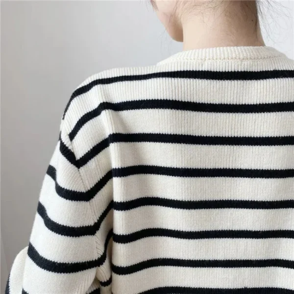 Autumn and winter Korean contrasting striped knitted cardigan women's winter single -row metal buckle pocket sweater cardigans - Image 3